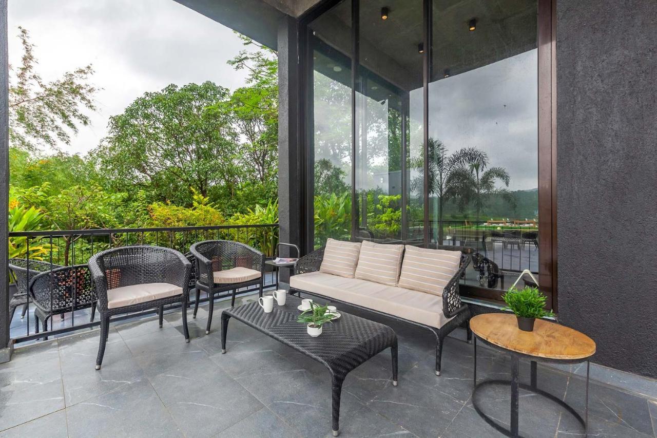 Sunset Boulevard By Stayvista - Lakeside Villa With Pet-Friendly Ambiance, Deck, Terrace, Plunge Pool & Modern Flair Карджат Экстерьер фото