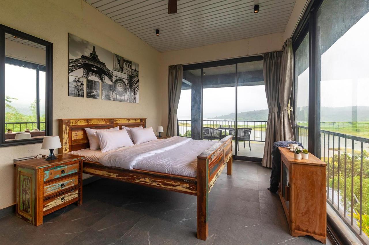 Sunset Boulevard By Stayvista - Lakeside Villa With Pet-Friendly Ambiance, Deck, Terrace, Plunge Pool & Modern Flair Карджат Экстерьер фото