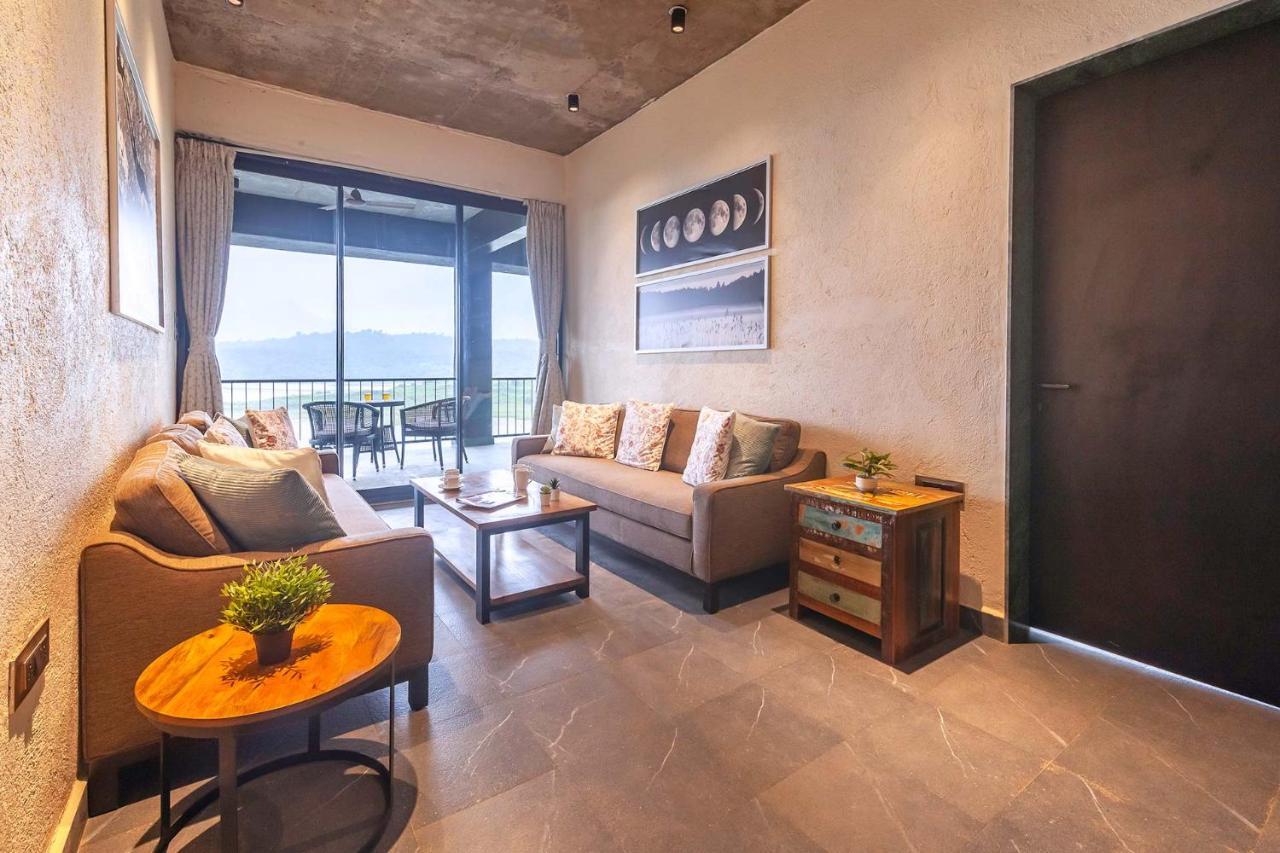 Sunset Boulevard By Stayvista - Lakeside Villa With Pet-Friendly Ambiance, Deck, Terrace, Plunge Pool & Modern Flair Карджат Экстерьер фото