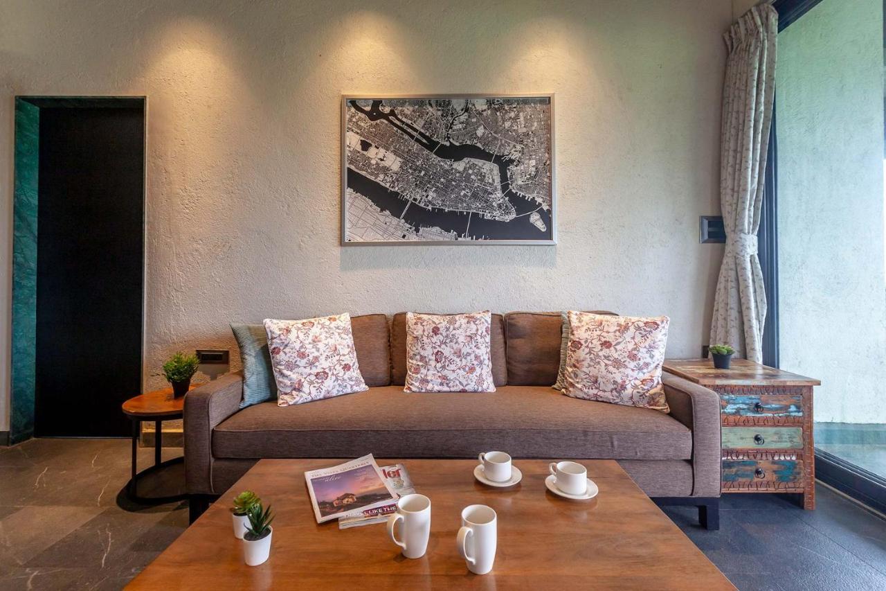 Sunset Boulevard By Stayvista - Lakeside Villa With Pet-Friendly Ambiance, Deck, Terrace, Plunge Pool & Modern Flair Карджат Экстерьер фото