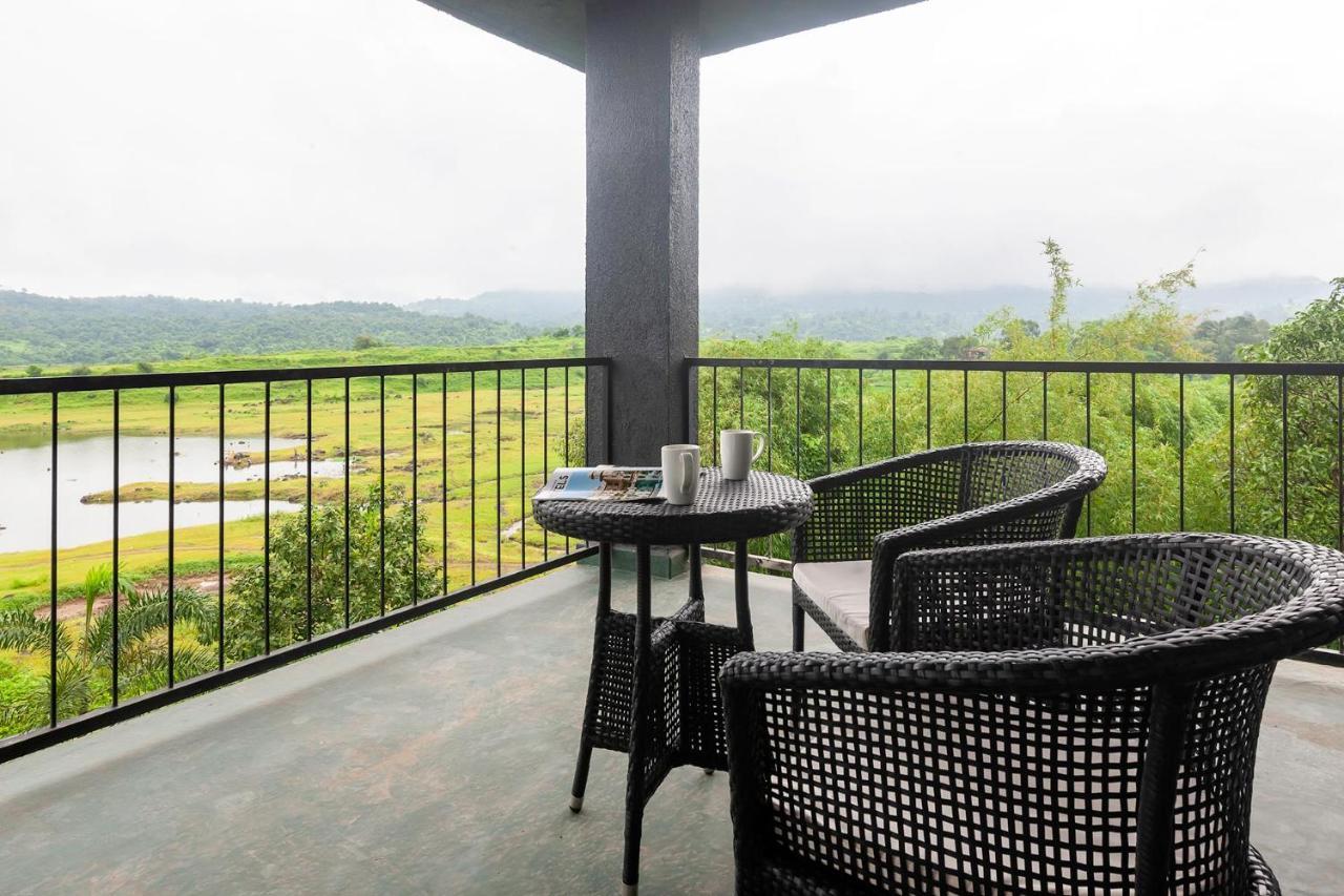 Sunset Boulevard By Stayvista - Lakeside Villa With Pet-Friendly Ambiance, Deck, Terrace, Plunge Pool & Modern Flair Карджат Экстерьер фото