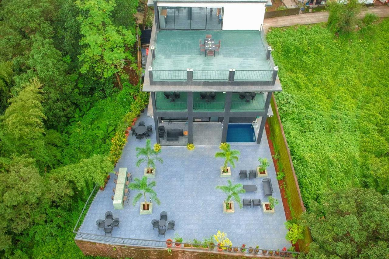 Sunset Boulevard By Stayvista - Lakeside Villa With Pet-Friendly Ambiance, Deck, Terrace, Plunge Pool & Modern Flair Карджат Экстерьер фото
