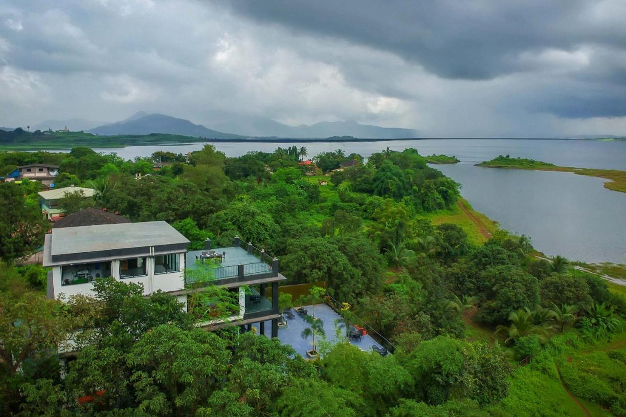 Sunset Boulevard By Stayvista - Lakeside Villa With Pet-Friendly Ambiance, Deck, Terrace, Plunge Pool & Modern Flair Карджат Экстерьер фото
